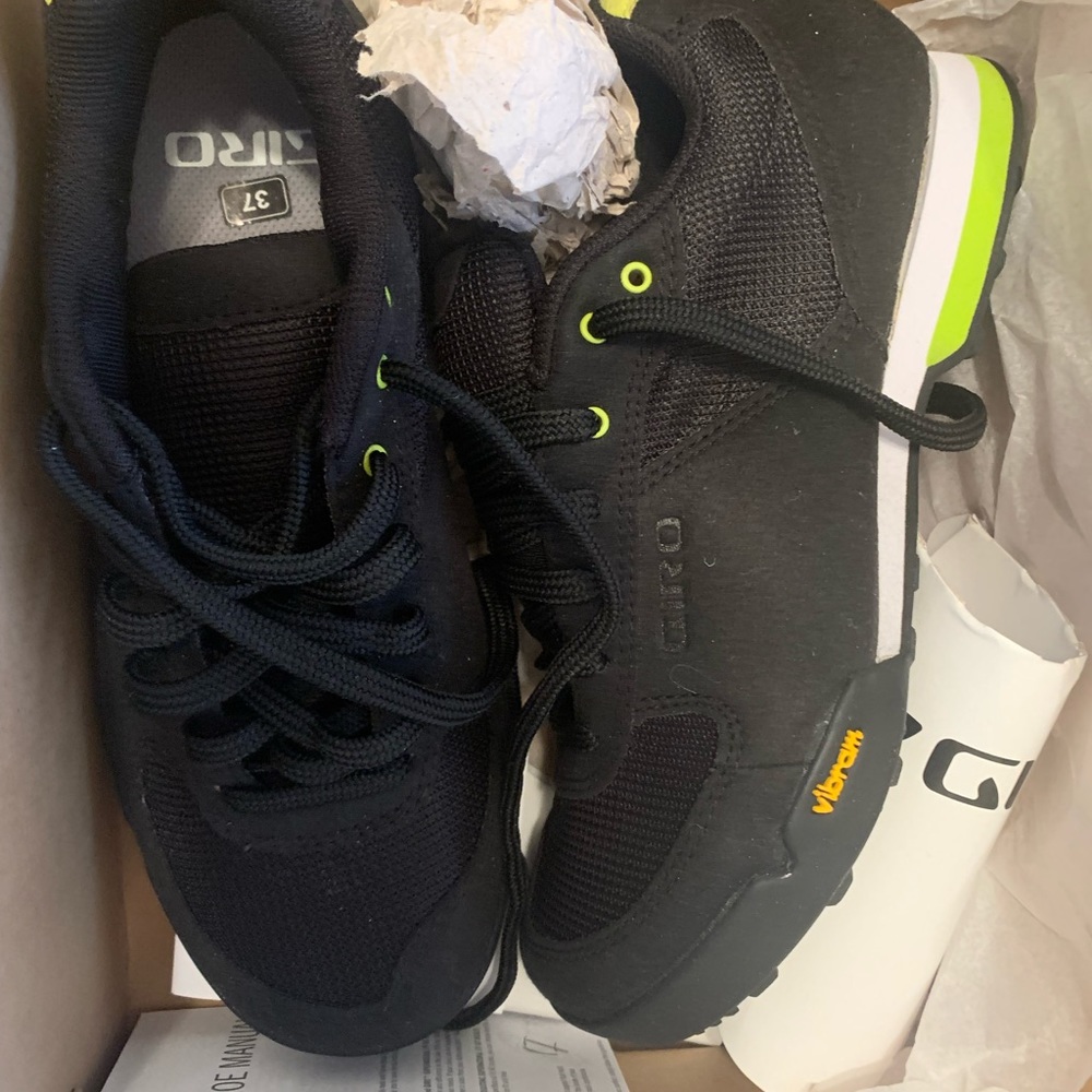Giro size 6 cycling/biking/bicycling shoes, never worn